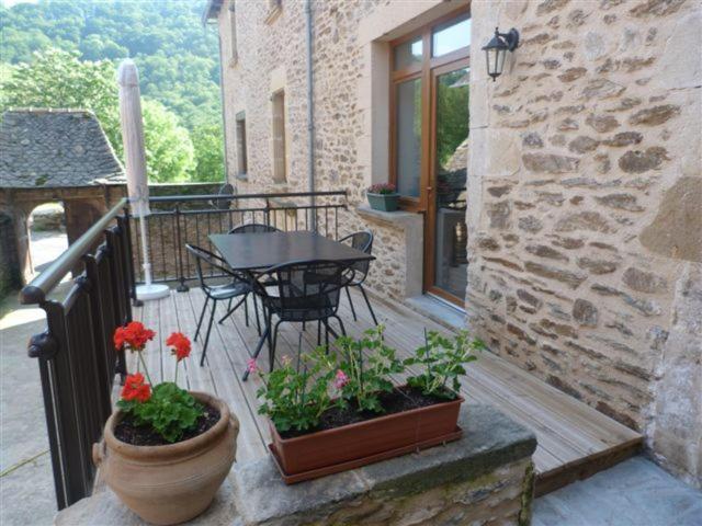 Gite Oustal Belcastel  Екстериор снимка